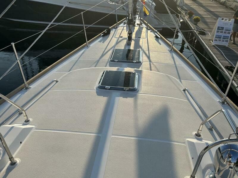 2011 Hylas 70