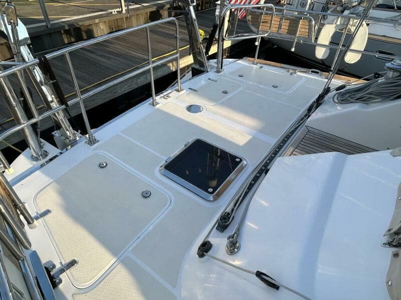 2011 Hylas 70