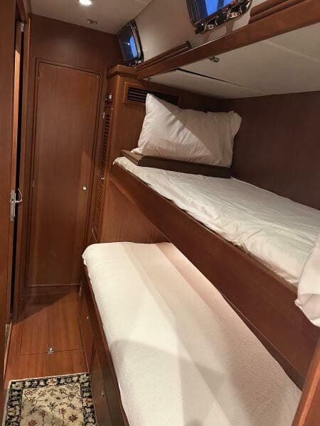 2011 Hylas 70