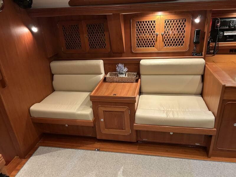 2011 Hylas 70