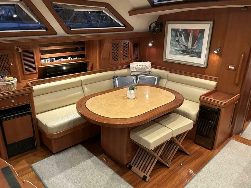 2011 Hylas 70