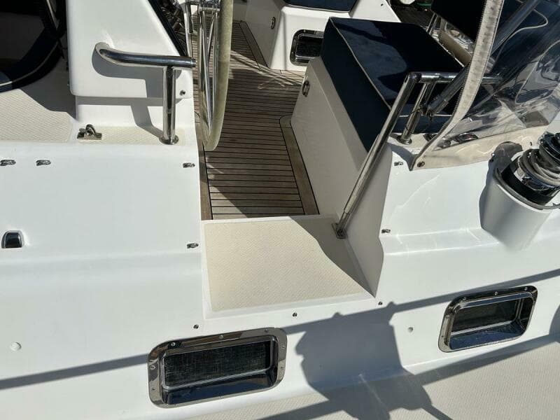 2011 Hylas 70