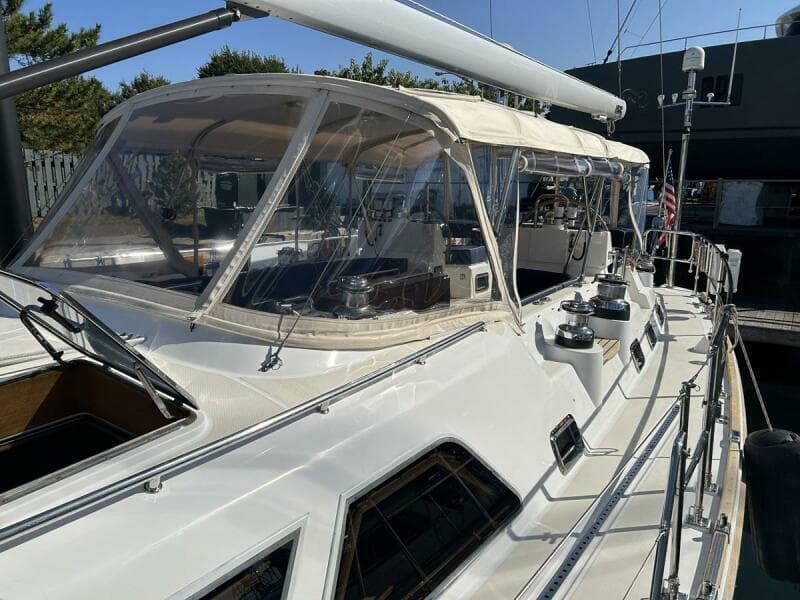 2011 Hylas 70