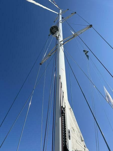 2011 Hylas 70