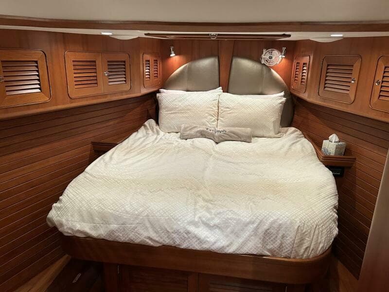 2011 Hylas 70