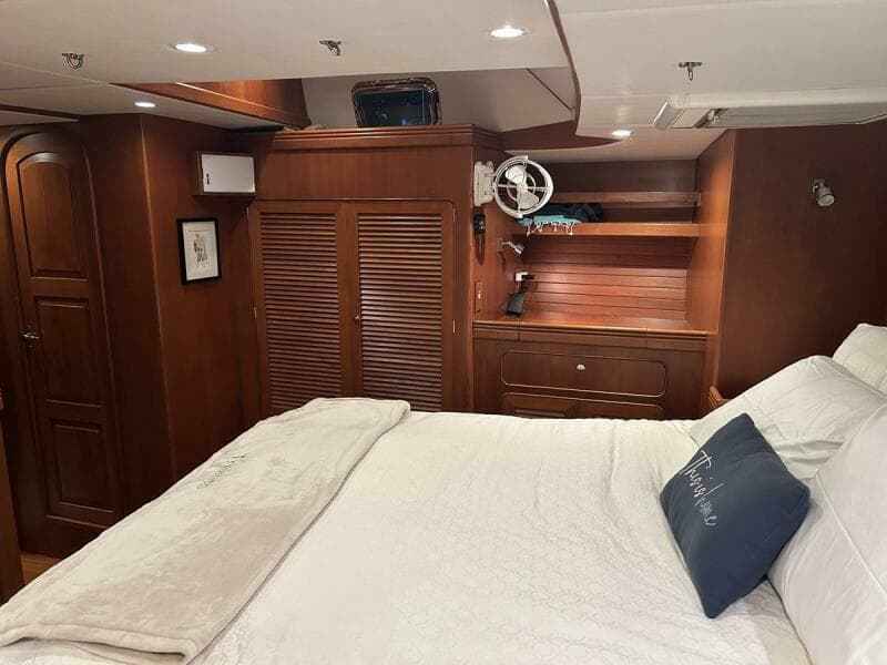 2011 Hylas 70