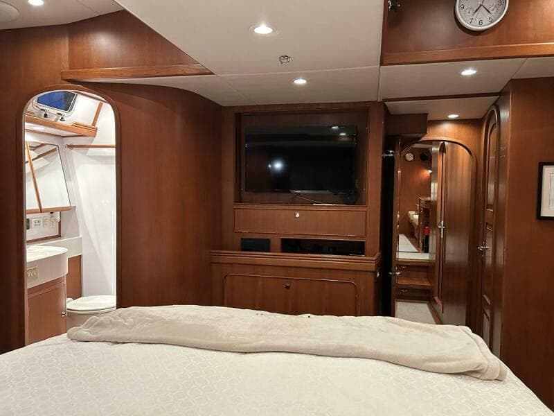 2011 Hylas 70
