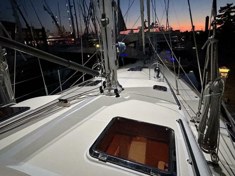 2011 Hylas 70