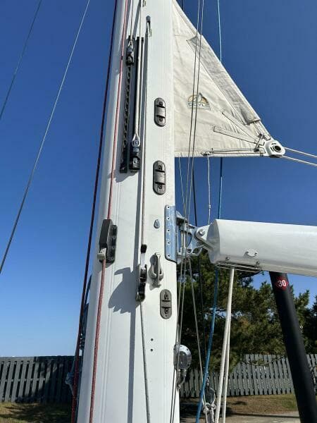 2011 Hylas 70