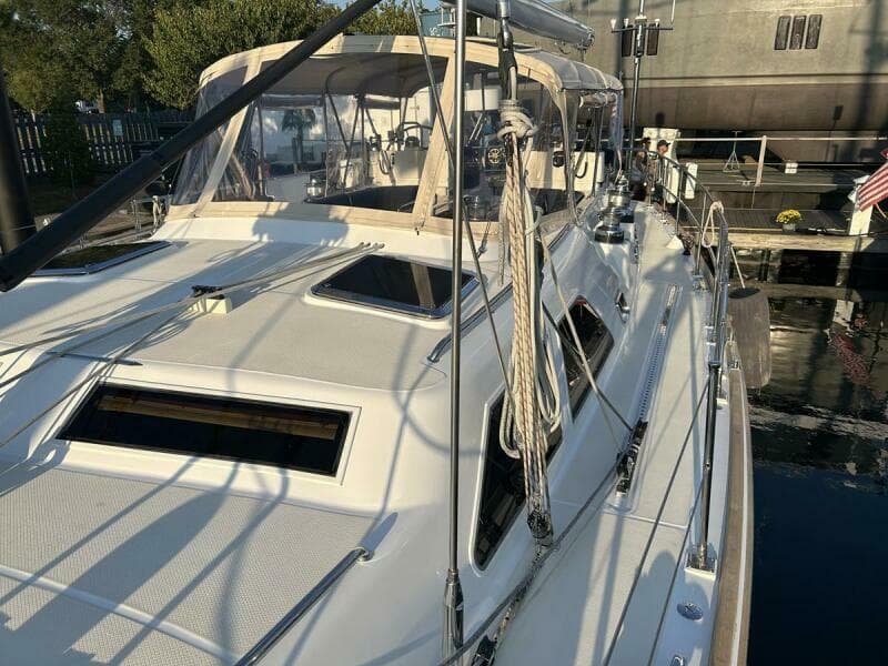 2011 Hylas 70