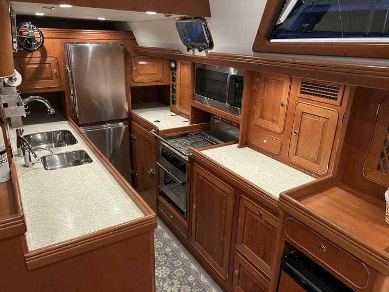 2011 Hylas 70