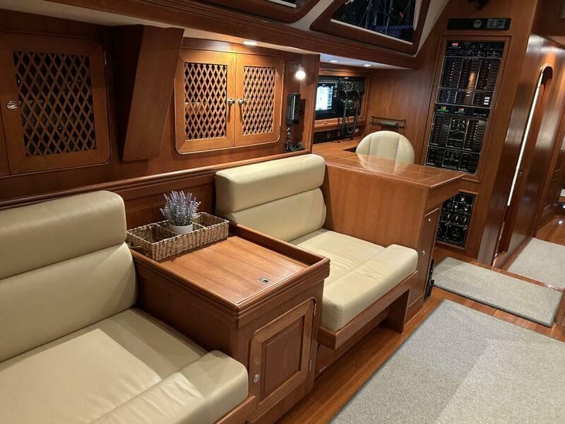 2011 Hylas 70
