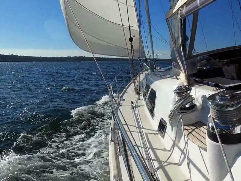 2011 Hylas 70