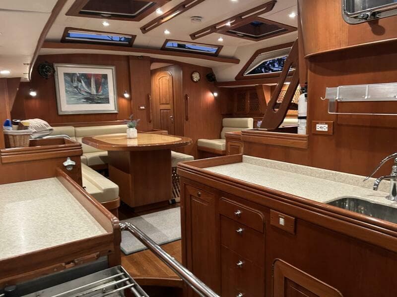 2011 Hylas 70
