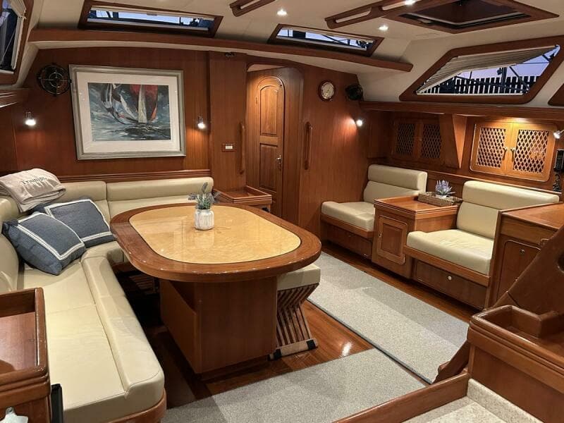 2011 Hylas 70