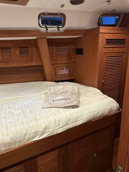 2011 Hylas 70