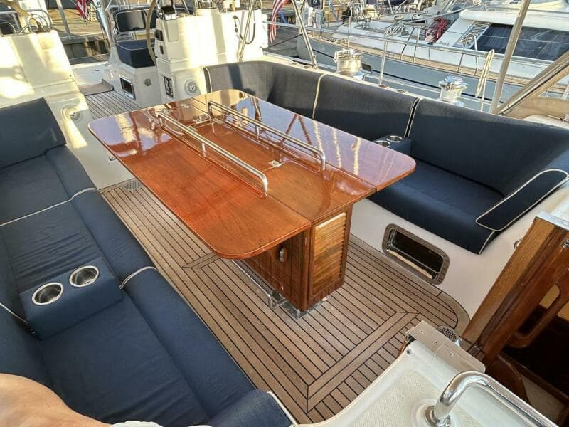 2011 Hylas 70