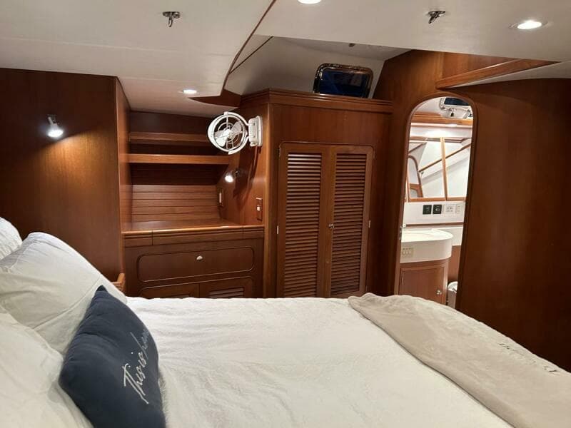 2011 Hylas 70