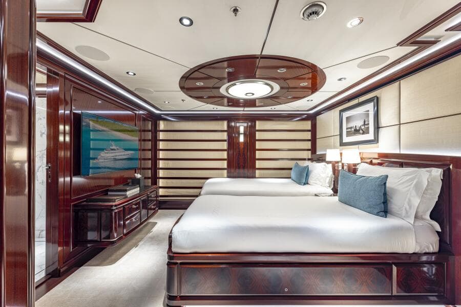 Guest Stateroom - Port Forward (Twins + Trundle)