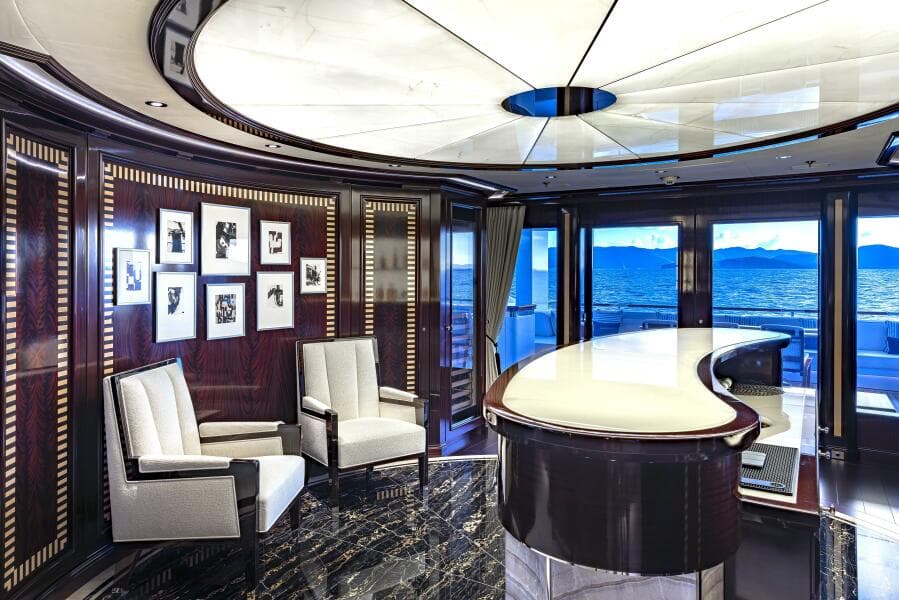 Main Salon Bar