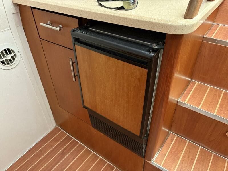 2001 Ocean Yachts 40 Express Bridge