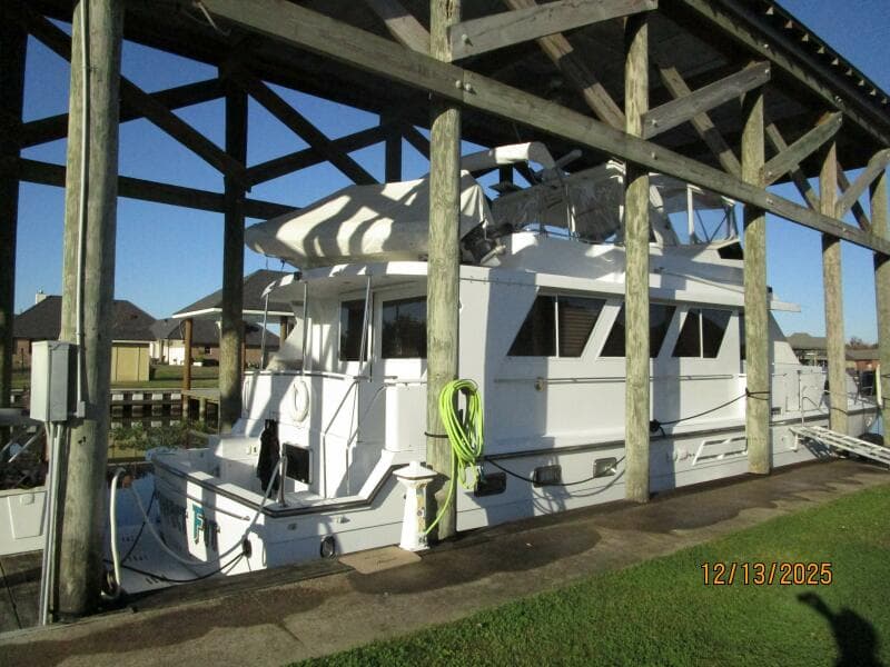 60' Jefferson starboard aft profile