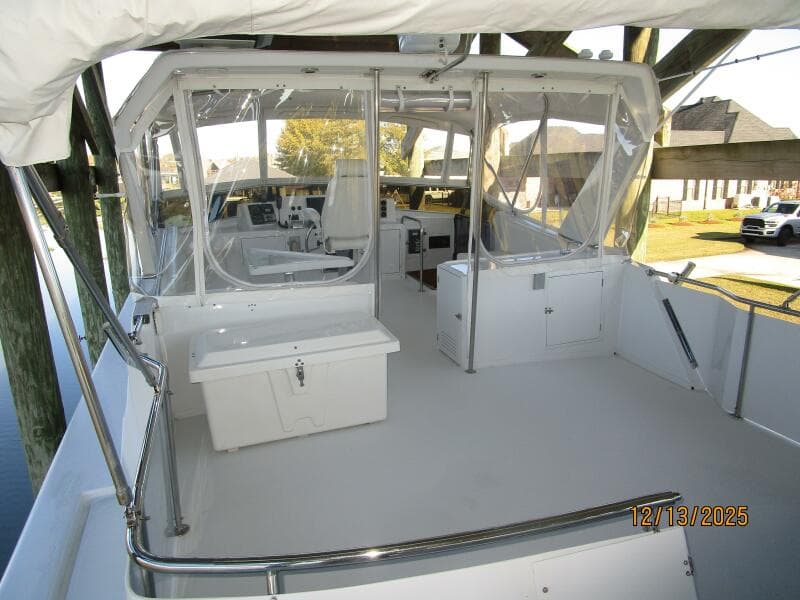 60' Jefferson flybridge forward2