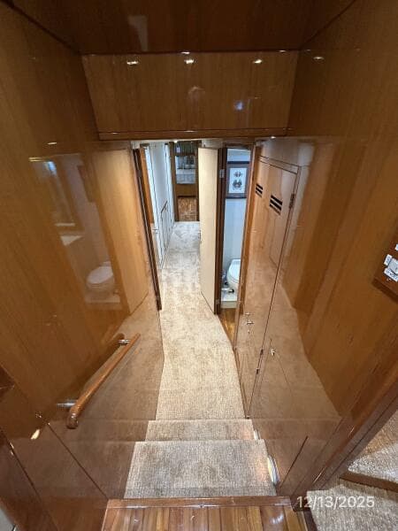 60' Jefferson companionway aft