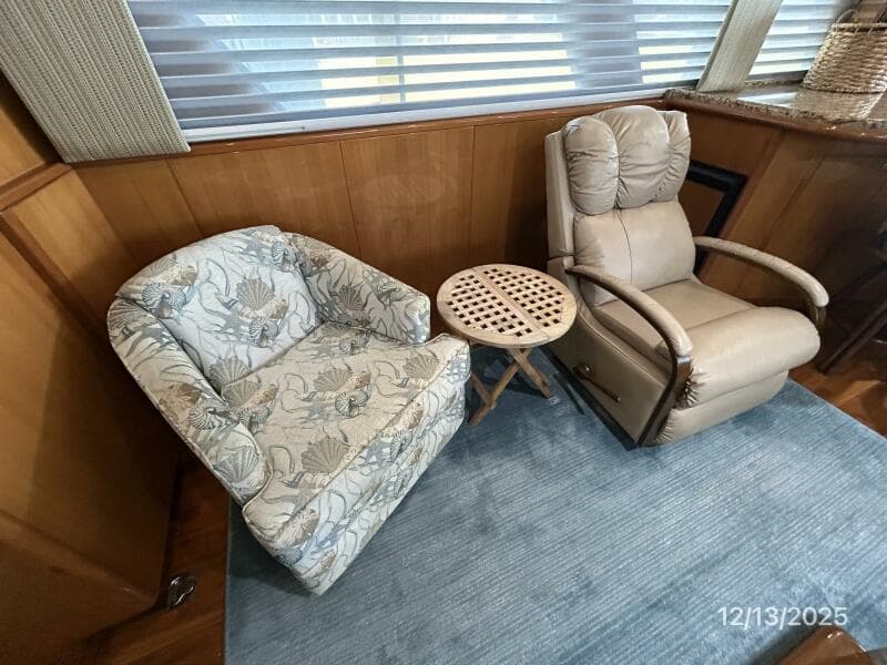60' Jefferson salon starboard seating