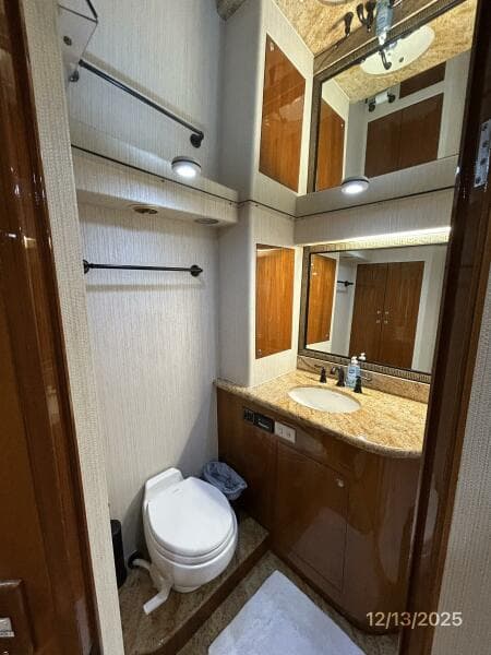60' Jefferson master stateroom head