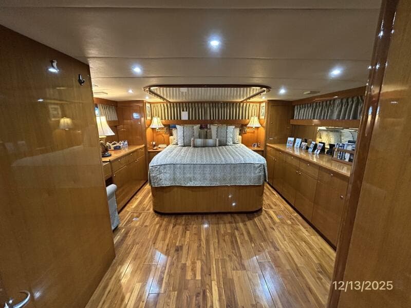 60' Jefferson master stateroom