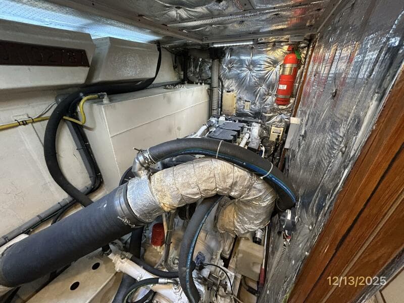 60' Jefferson port engine room forward
