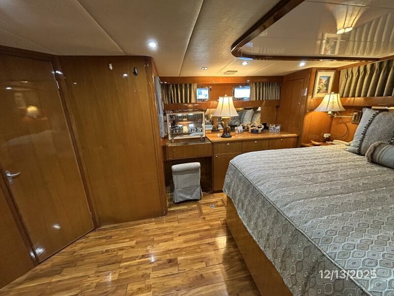 60' Jefferson master stateroom starboard