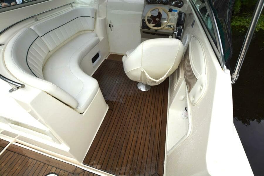 1999 Rinker Fiesta Vee 270