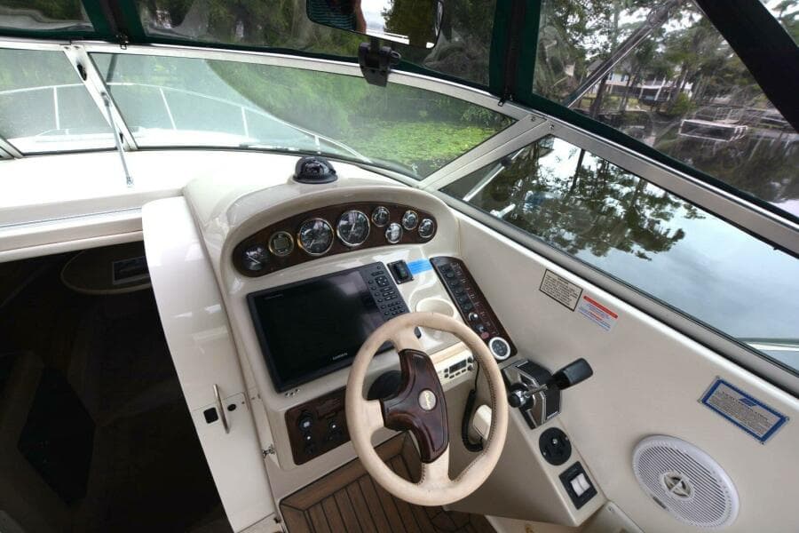 1999 Rinker Fiesta Vee 270