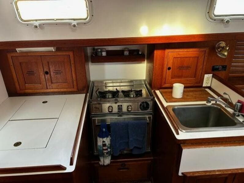 1986 Dickerson Tri-Cabin
