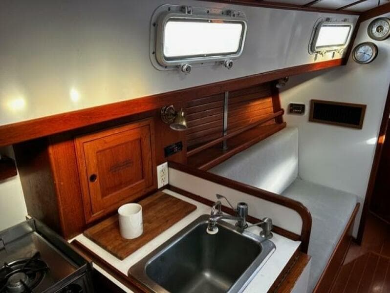 1986 Dickerson Tri-Cabin