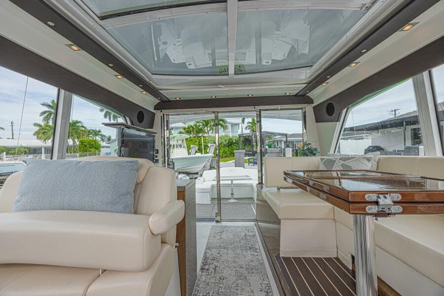 2012 Cruisers Yachts 48 Cantius