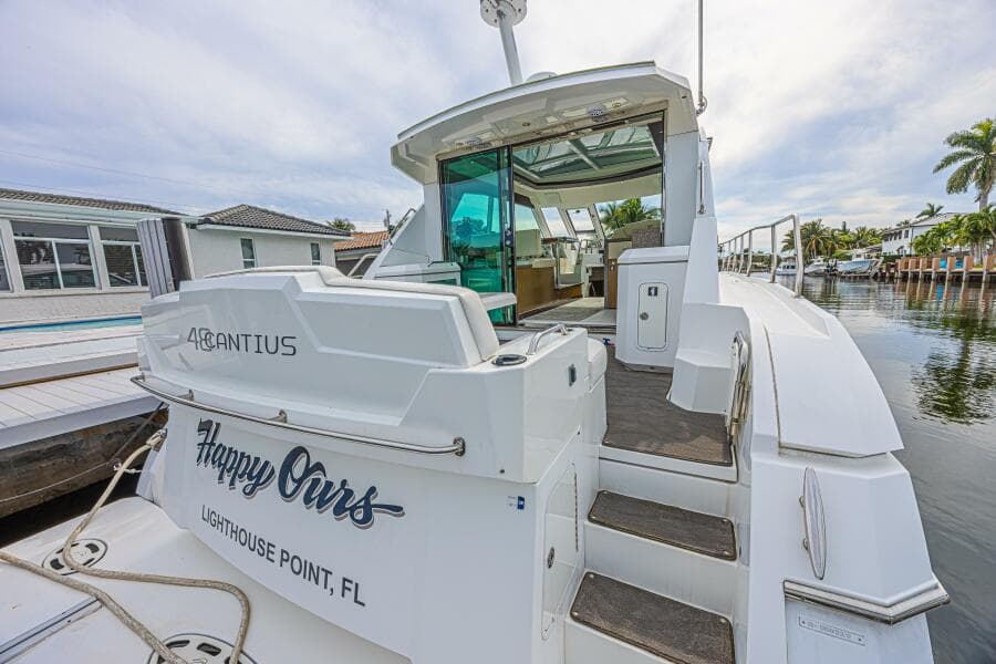 2012 Cruisers Yachts 48 Cantius