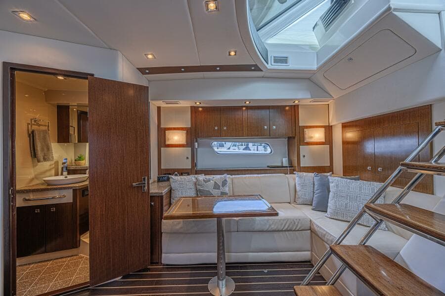 2012 Cruisers Yachts 48 Cantius