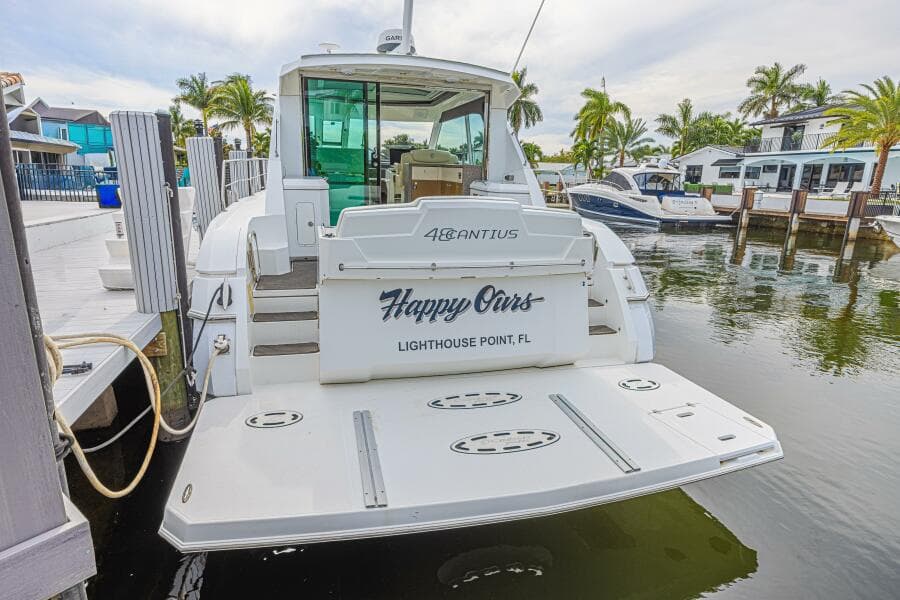 2012 Cruisers Yachts 48 Cantius