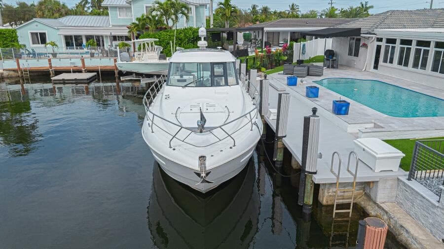 2012 Cruisers Yachts 48 Cantius