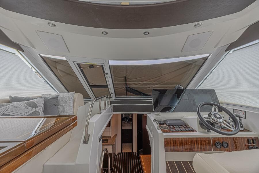 2012 Cruisers Yachts 48 Cantius