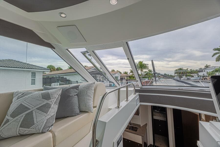 2012 Cruisers Yachts 48 Cantius