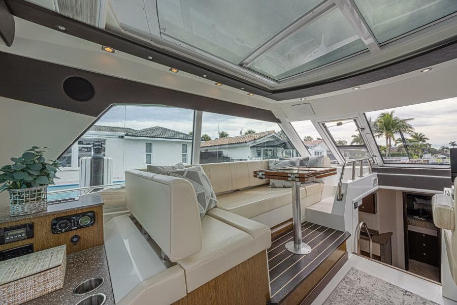 2012 Cruisers Yachts 48 Cantius