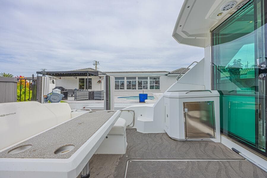 2012 Cruisers Yachts 48 Cantius