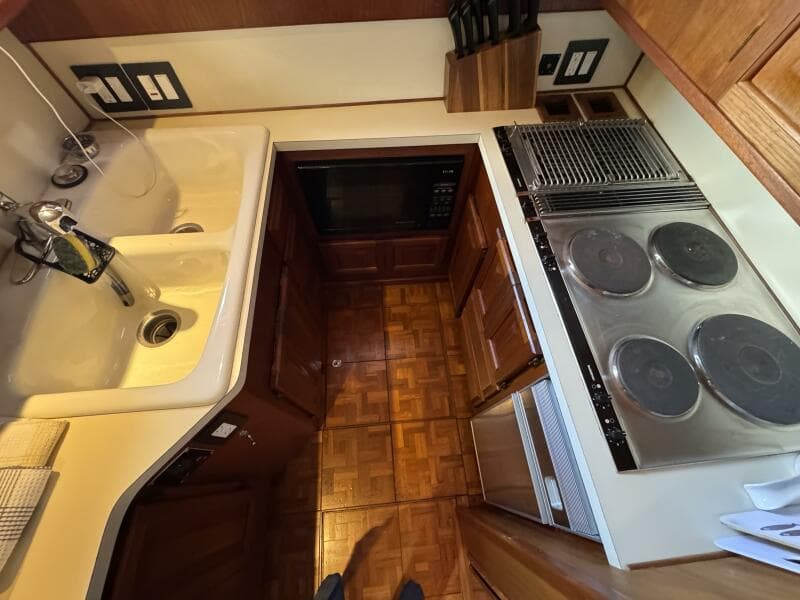 1987 Viking 48 Motor Yacht