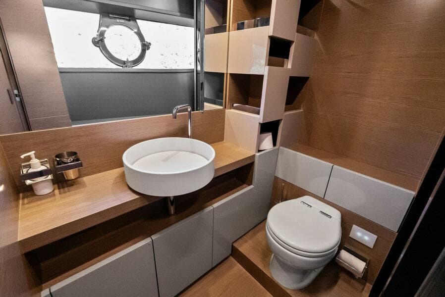 2019 Ferretti Yachts 780