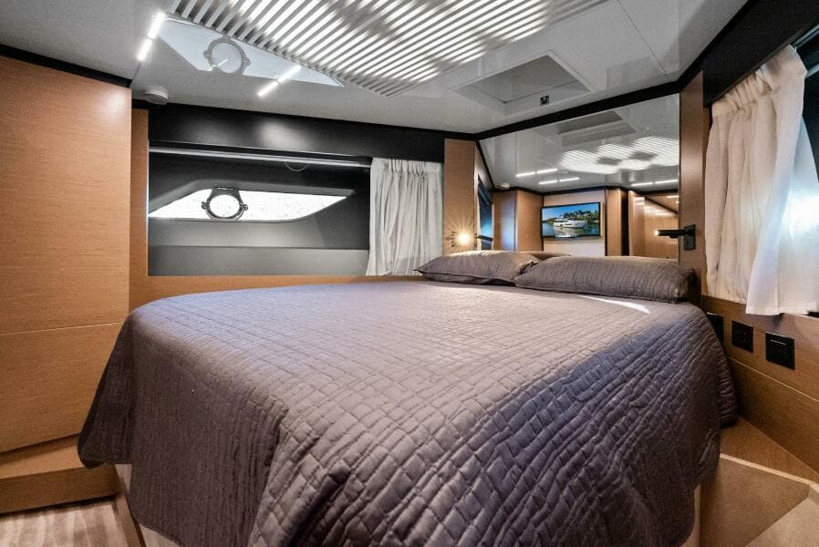 2019 Ferretti Yachts 780