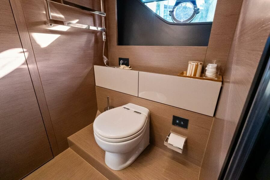 2019 Ferretti Yachts 780
